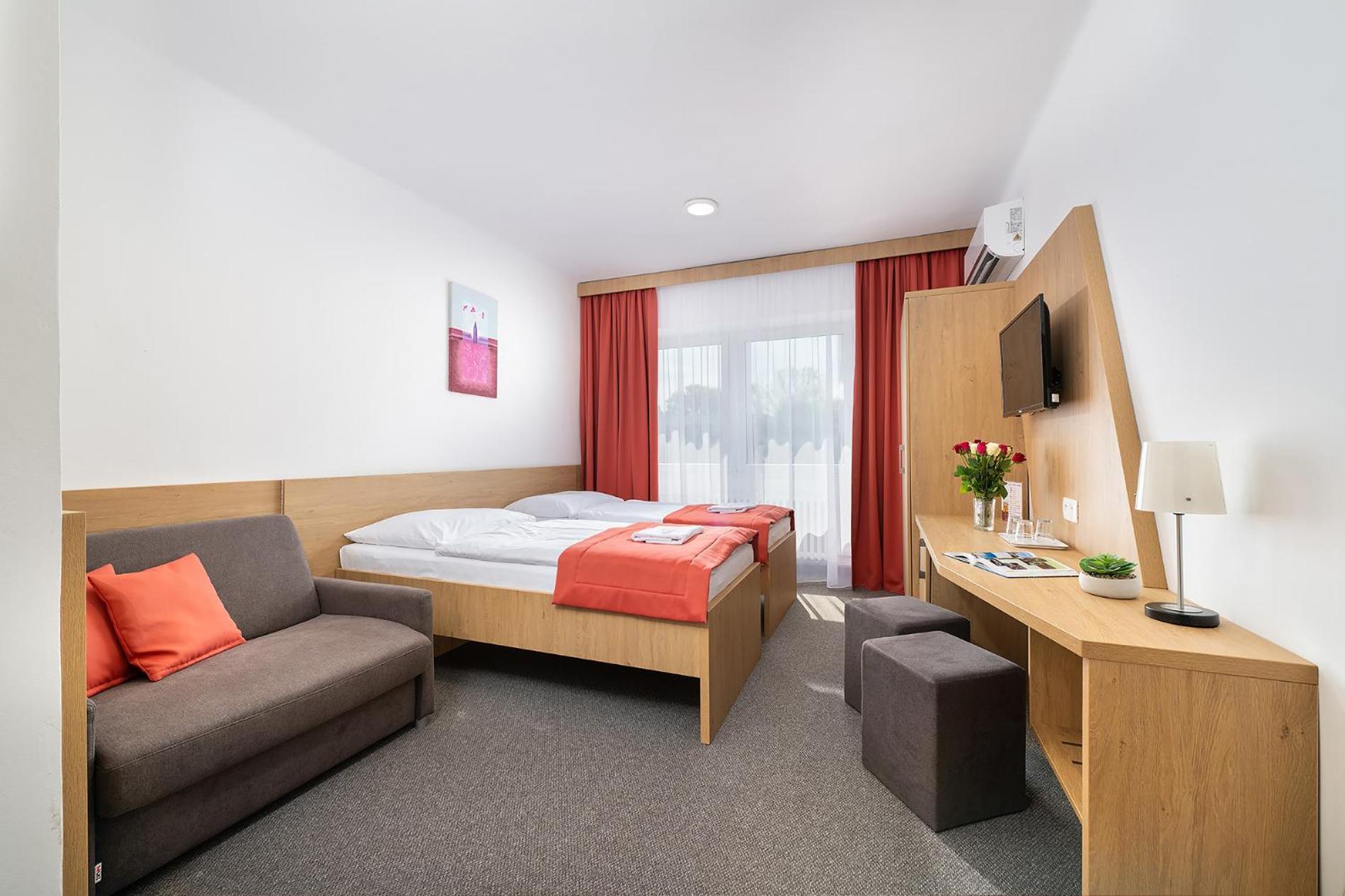 Hotel Plus บราติสลาวา ภายนอก รูปภาพ
