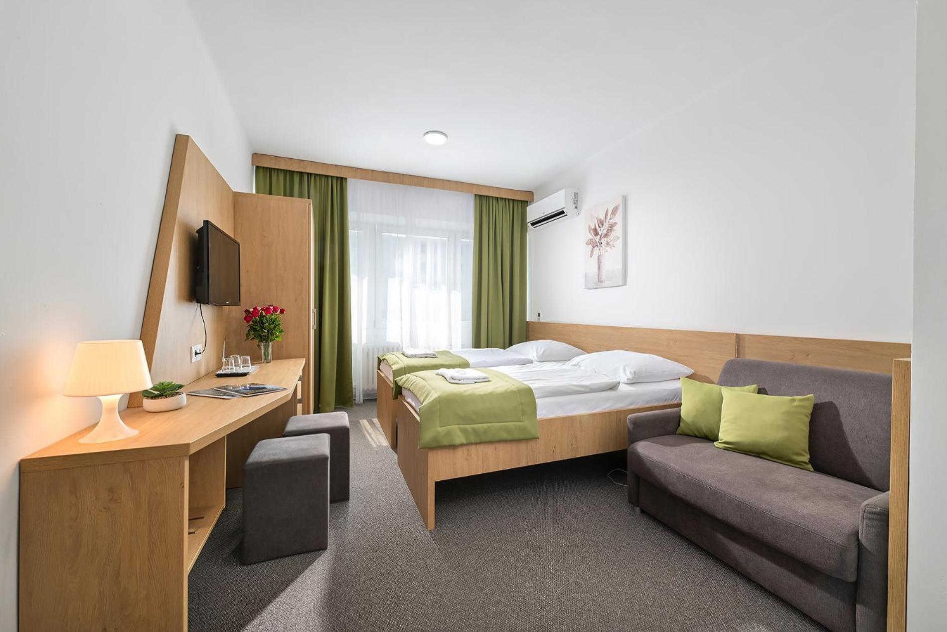 Hotel Plus บราติสลาวา ภายนอก รูปภาพ